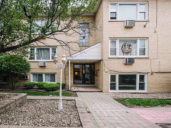 2nd image of 6634 W 95th St APT 1D