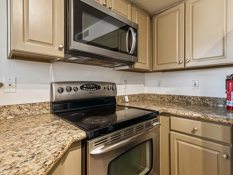 1492 N Saddle St — Photo 14
