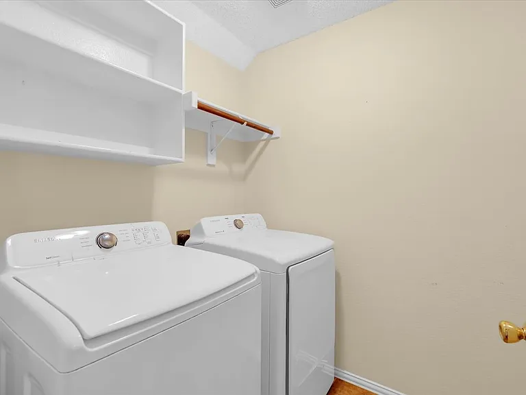 2023 Lairds Dr — Photo 25