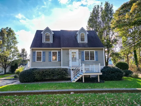 19 Briarwood Dr, Wareham, MA 02571
