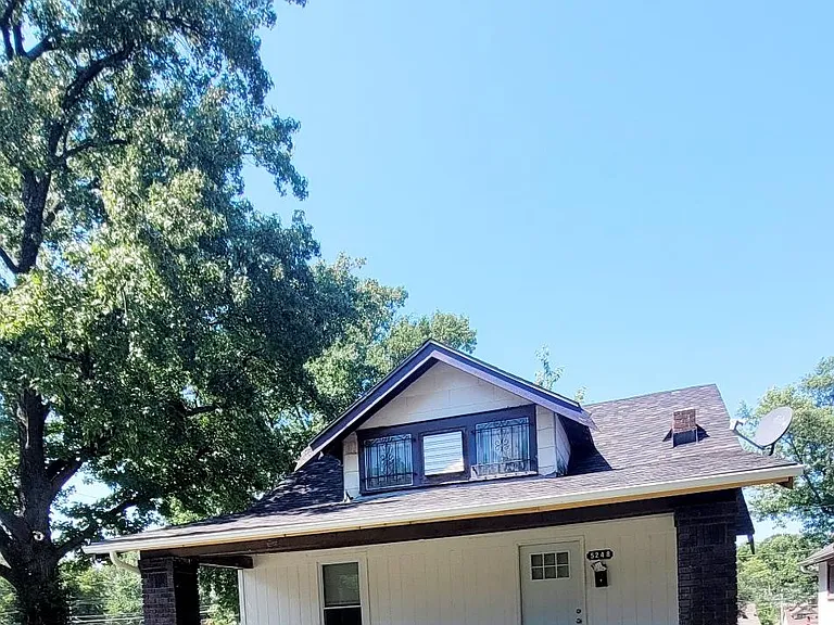 5248 Euclid Ave — Photo 2