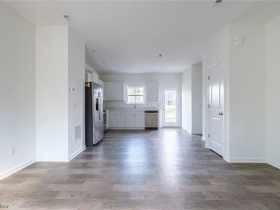 3rd image of 4486 Ashwood Ave