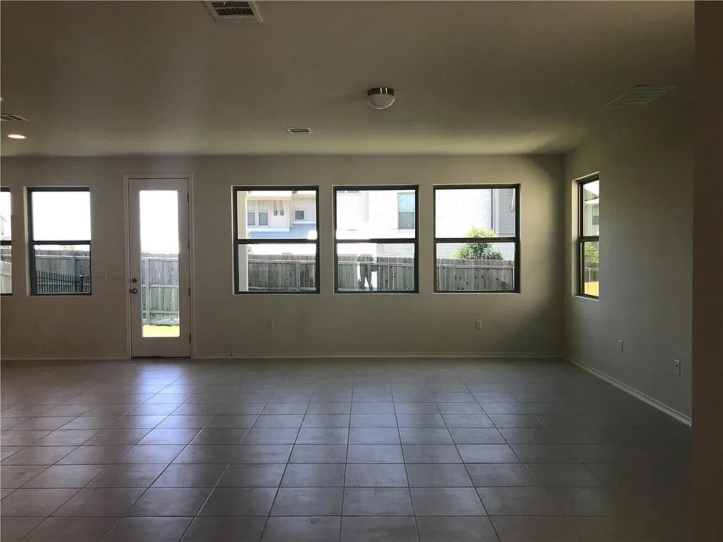 3 bed, 2.5 bath, 1762 sqft, $2,200 — Photo 3