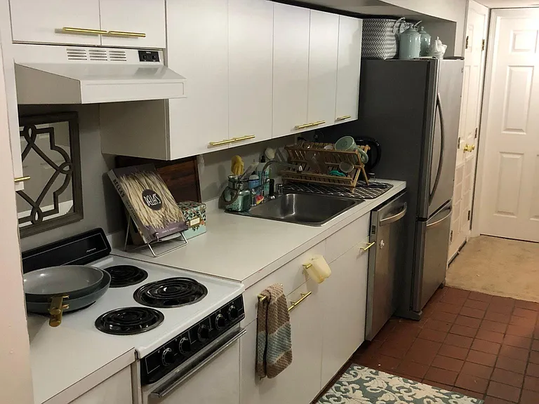 808 C St SE — Photo 6