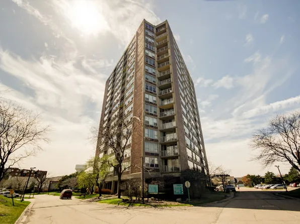 3925 Triumvera Dr, Glenview, IL 60025