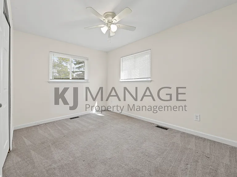 34713 Donnelly St — Photo 8