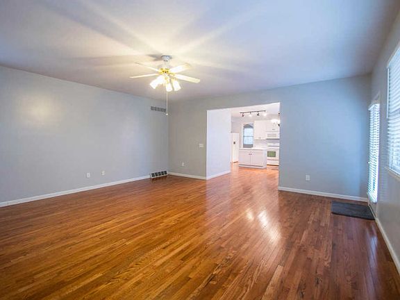 4th image of 6329 Holly Hill Ln