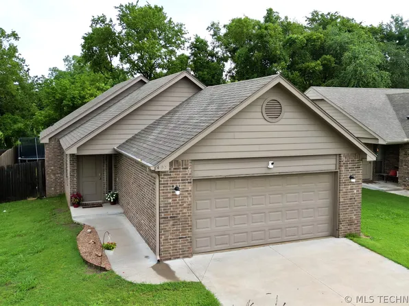 405 E Birch St, Coweta, OK 74429