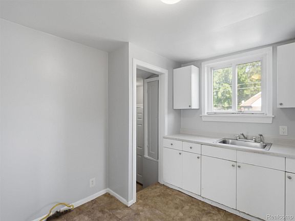 4th image of 10055 Marlowe St