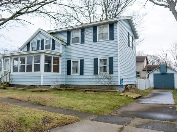 8 Mitchell St, Oswego, NY 13126