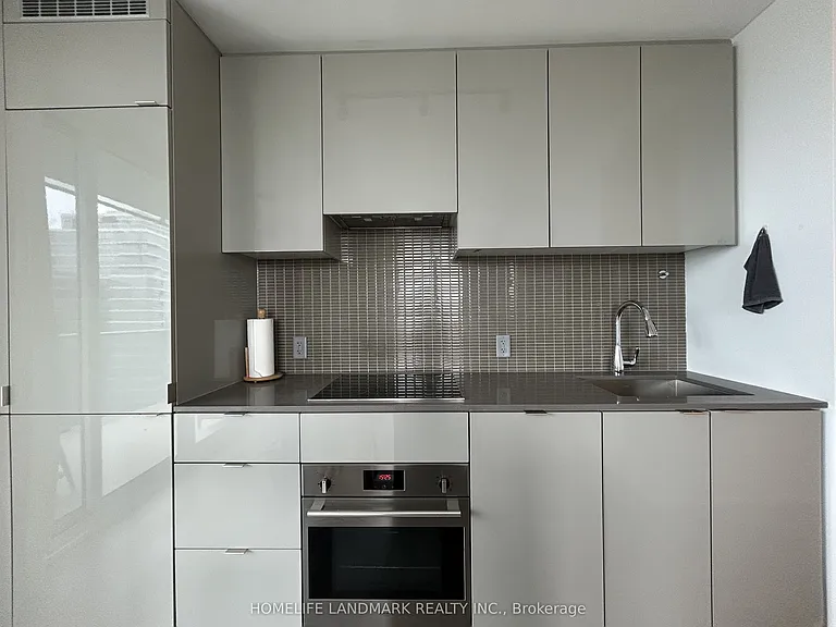 7 Grenville St #3410 — Photo 8