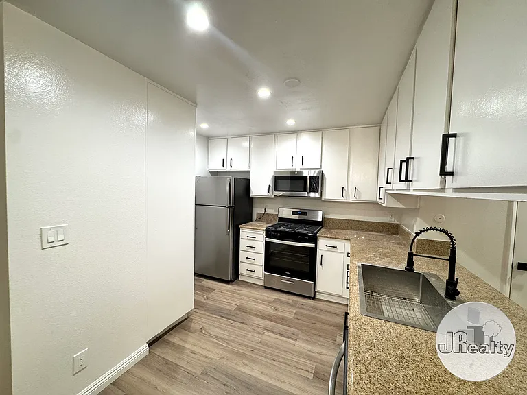 Village Townhomes — Photo 16