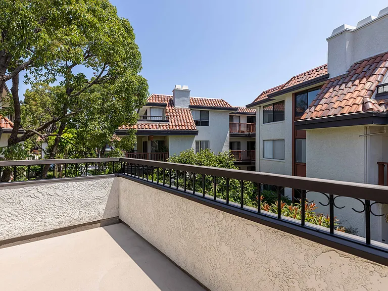 corner balcony to enjoy, bbq and some storage