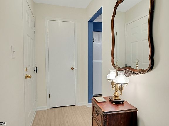 4th image of 15F Kensington Rd BLDG 15 #F