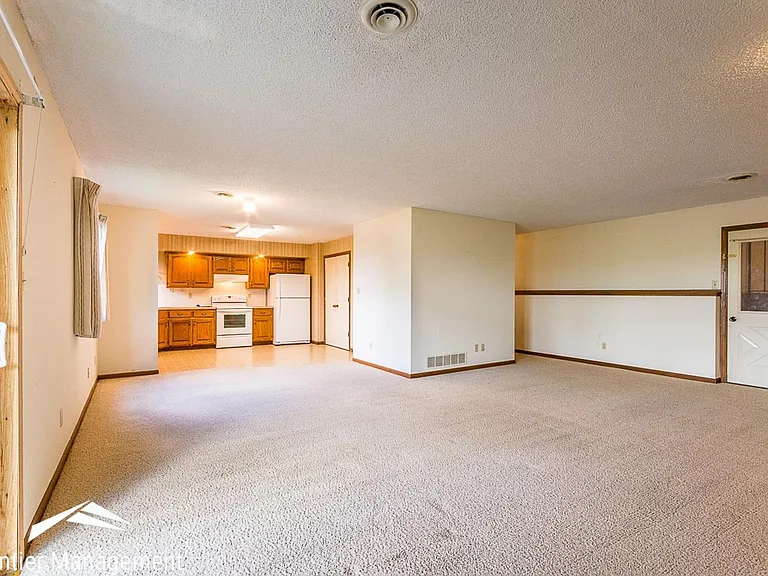 1919 Crescent Dr #1 — Photo 2