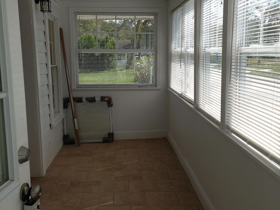 2nd image of 777 W Lyman Ave