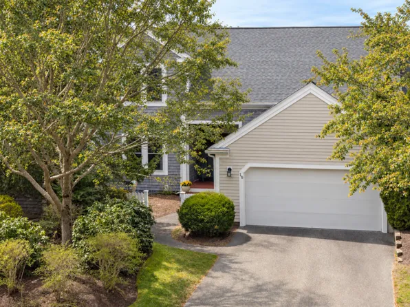 15 Endicott Gln, Plymouth, MA 02360