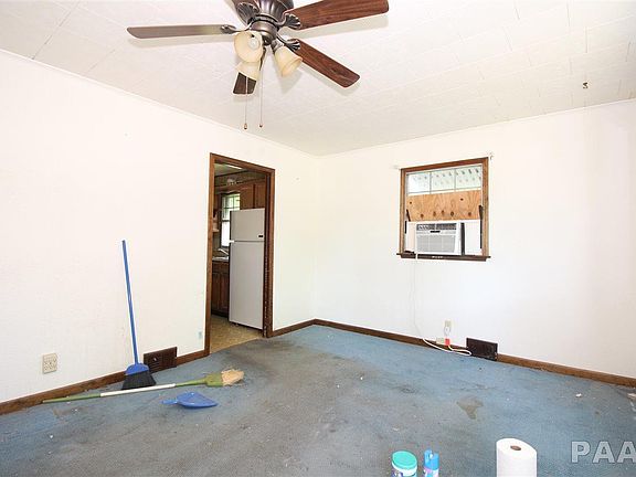 2nd image of 203 W Sunny Ln