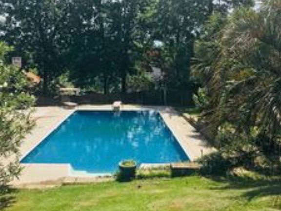 2nd image of 148 N Hills Dr