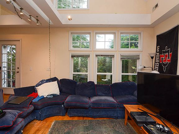 5th image of 1719 W Barry Ave Rear 2