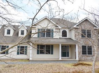 101 Bobwood Ln, Milford, PA 18337