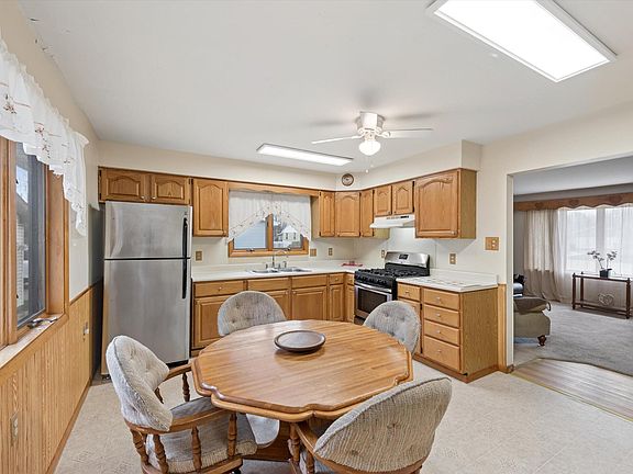 5th image of 2297 Woodward St