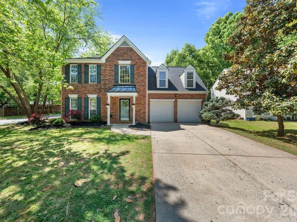 8015 Leisure Ln, Huntersville, NC 28078