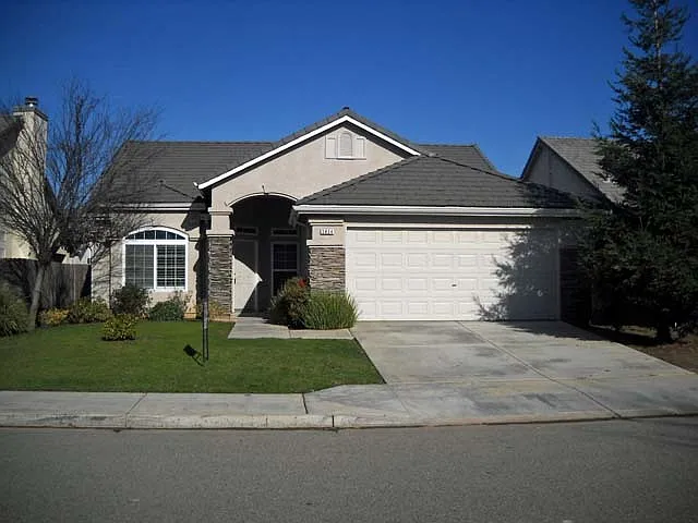2924 E Eclipse Ave photo 1