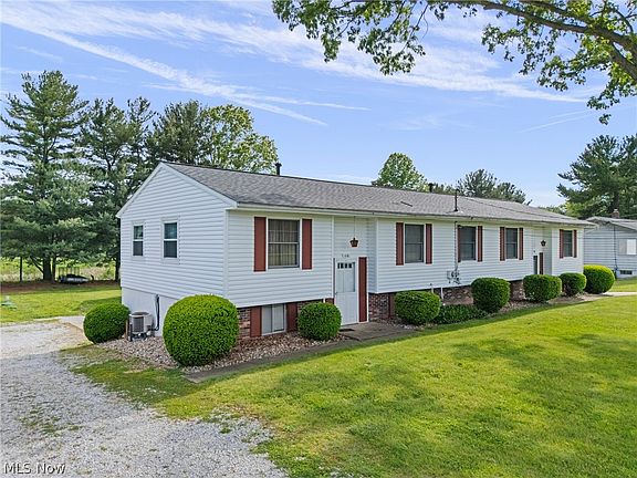 3rd image of 120 Center Rd