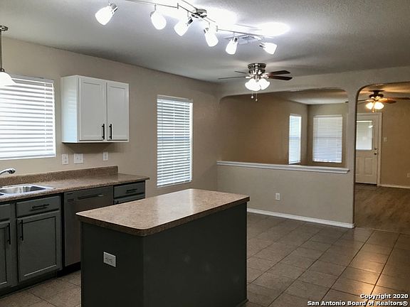 3rd image of 7806 Oakdale Park