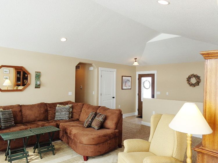 Foyer with open stairway to basement.