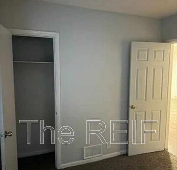1553 Illinois Ave — Photo 8