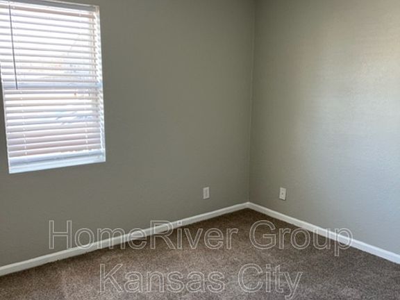 5th image of 806 Wolf Dr