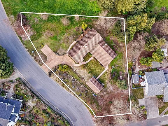 2nd image of 1209 Beattie Lane