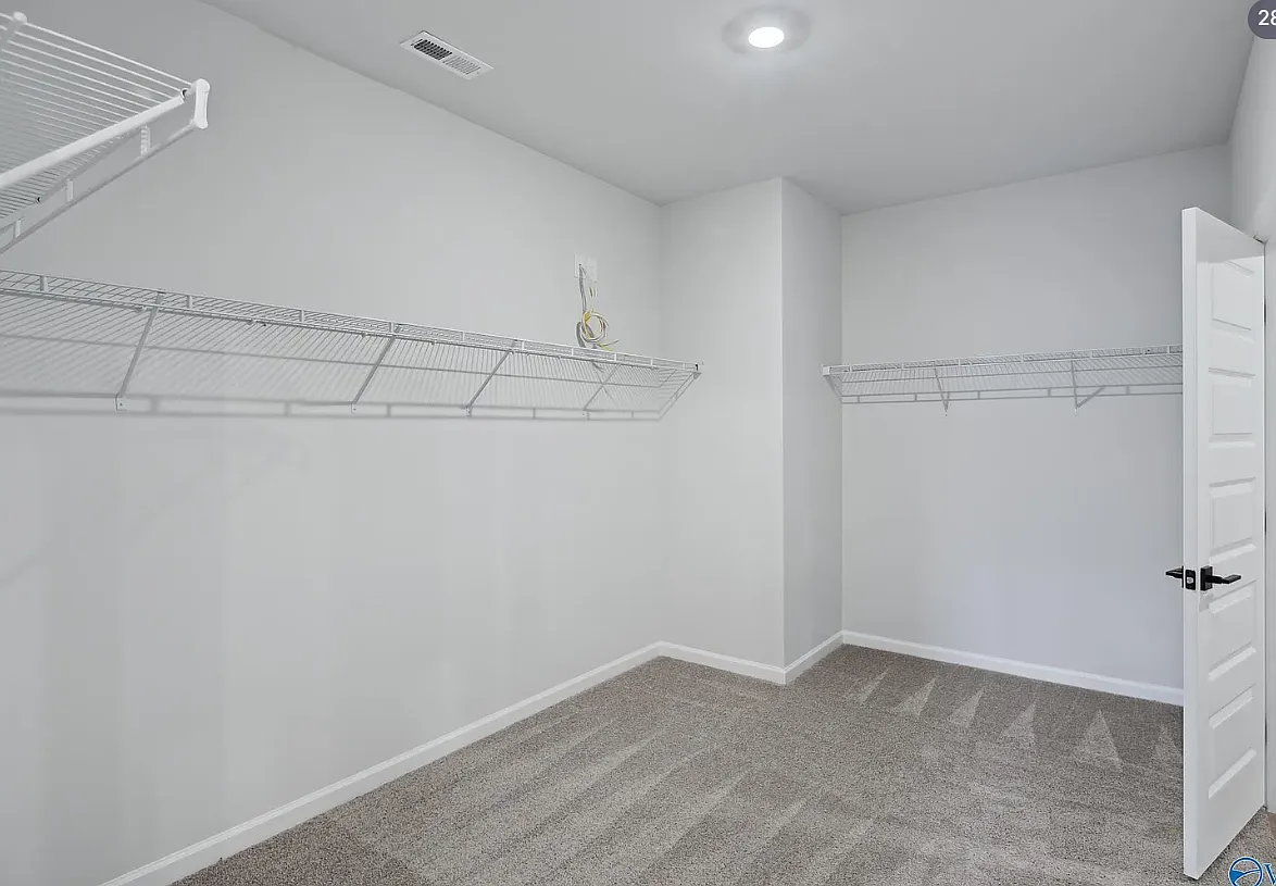 3 bed, 2303 sqft, $1,950 — Photo 4