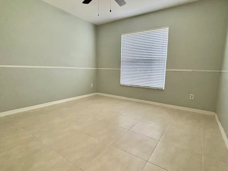 1405 Trafalgar Pkwy — Photo 64