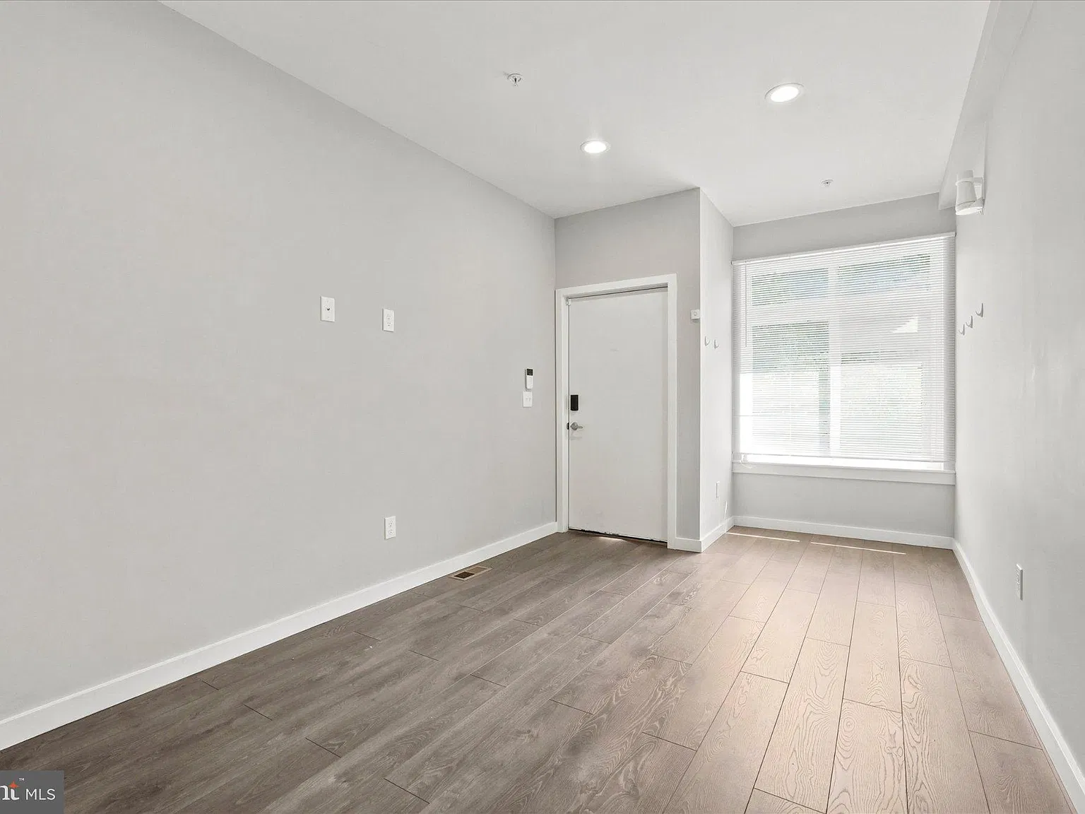 3 bed, 2.5 bath, 2000 sqft, $2,500 — Photo 3