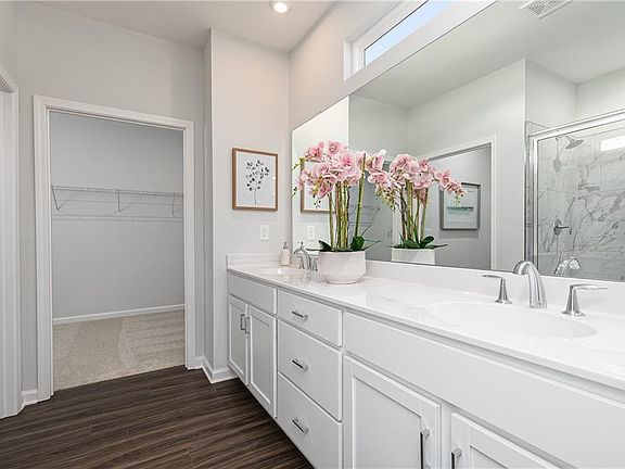 5th image of 139 Jacob Hollow St