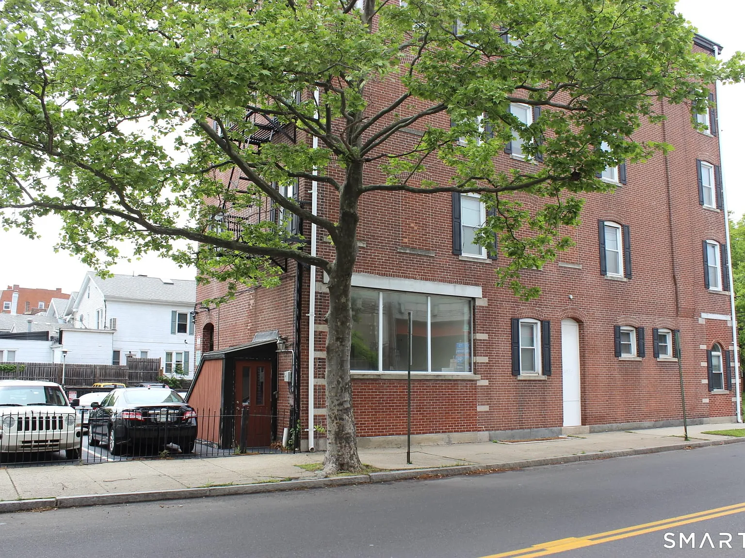 1 bed, 1.0 bath, 7469 sqft, $1,800 — Photo 2