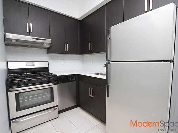 4th image of 2753 Crescent St Ste 1
