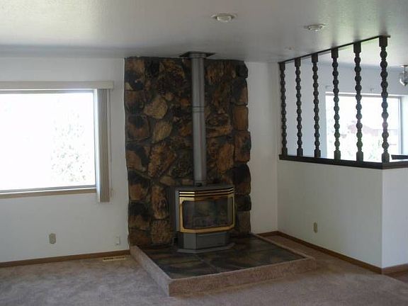 3rd image of 712 W 13th St