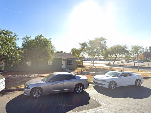 5th image of 105 E Vaughn Ave APT 4