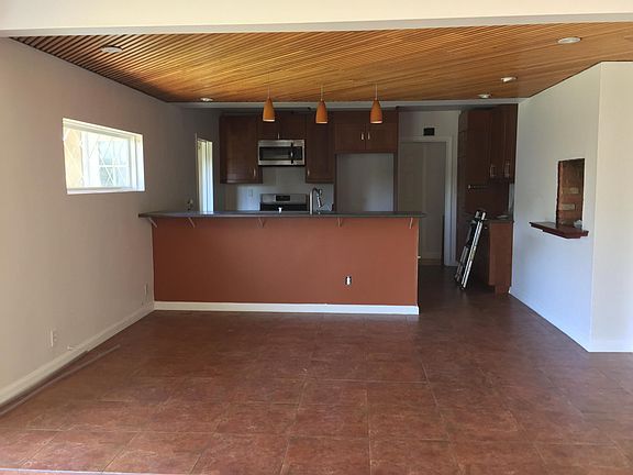 3rd image of 1226 W Roseway St