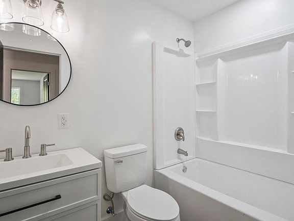 5th image of 205 W King St