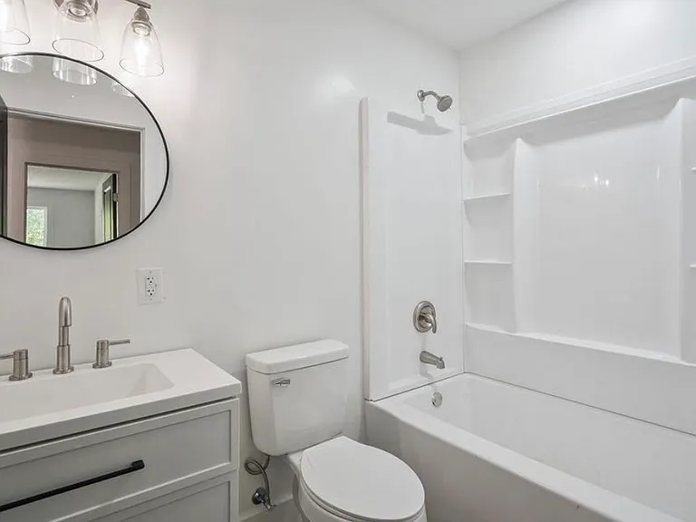 205 W King St — Photo 5