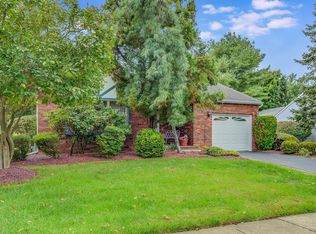11 Lakeview Dr, Marlboro, NJ 07746
