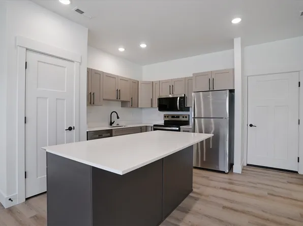 Valo At Bellin Townhomes