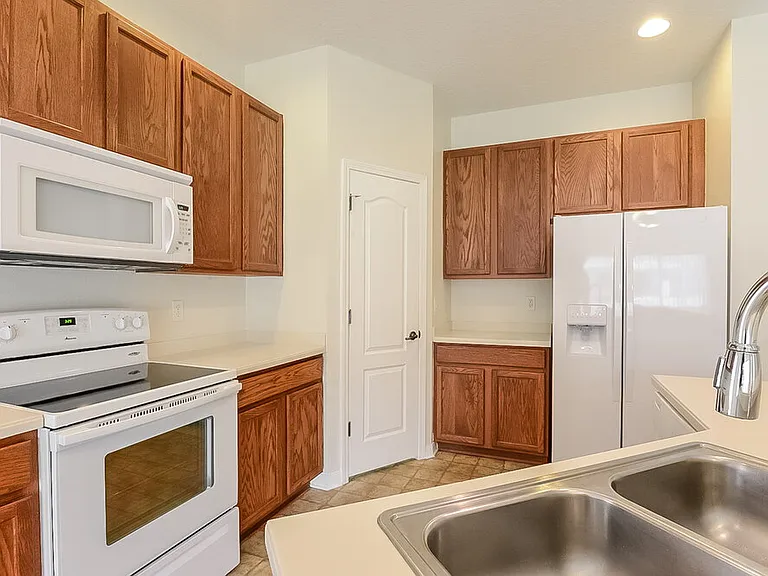 9351 Beaufort Ct — Photo 7