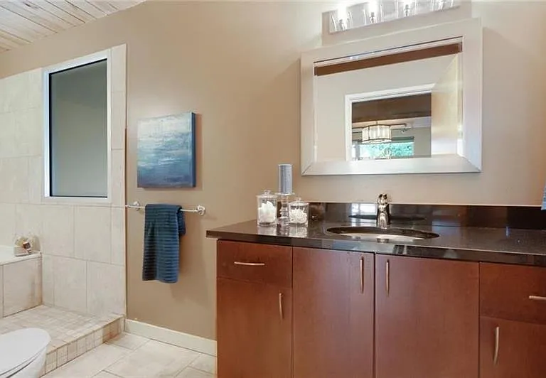 1661 La France St NE #225 — Photo 15
