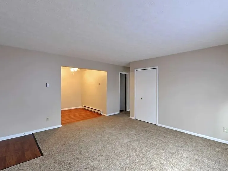 Maple Wayview — Photo 7